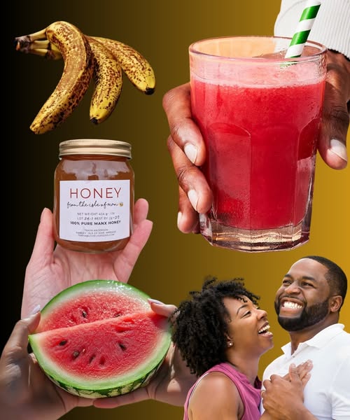 Mezcla de ingredientes saludables como bananas, jugo de sandía y miel de manuka