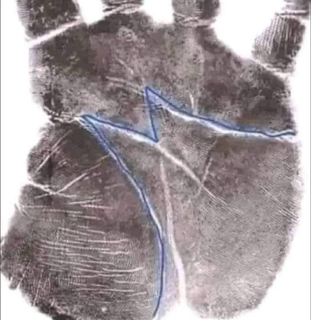 Quiromancia y la letra M en la mano