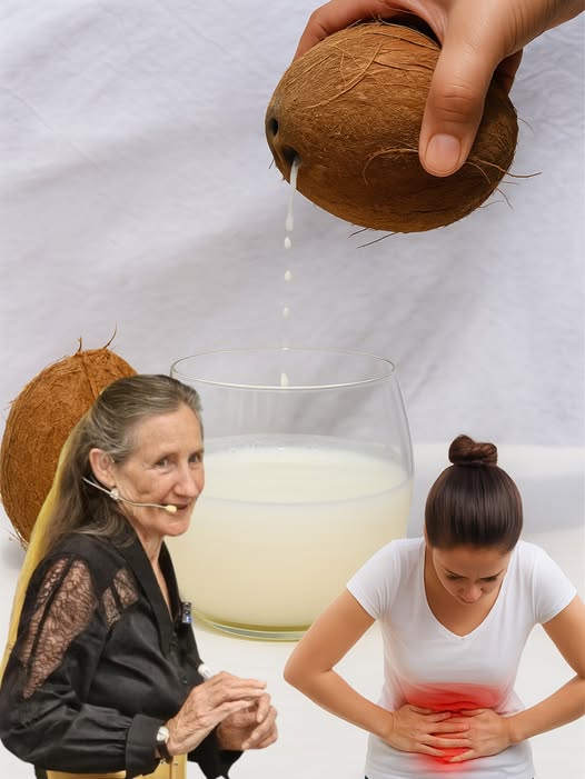 persona vertiendo agua de coco