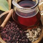 Deliciosa Infusión de Flor de Jamaica con Hojas de Laurel y Canela: Salud y Sabor en Cada Taza