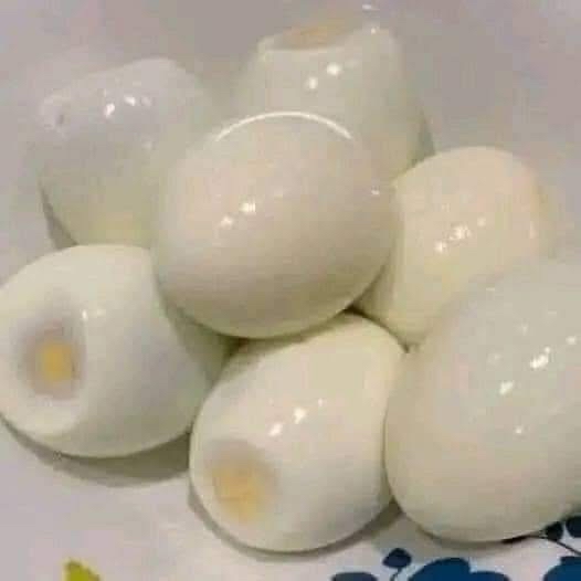 Huevos cocidos y pelados