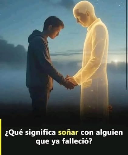 Persona sosteniendo manos de un espíritu