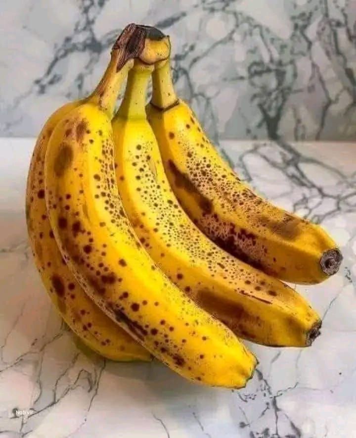 Racimo de plátanos maduros