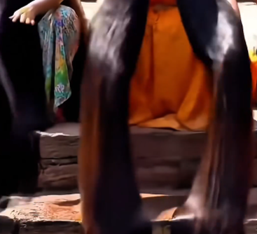 Mujer india con cabello largo y brillante