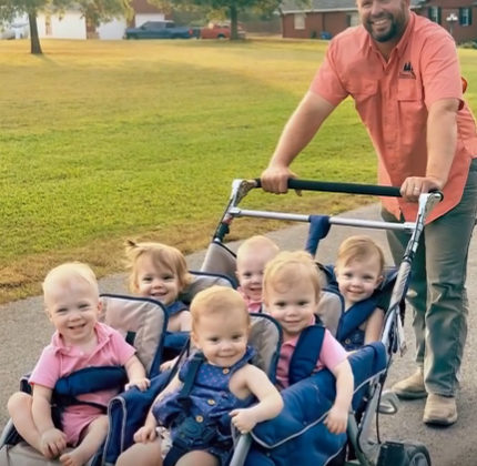 Familia con mellizos y sextillizos