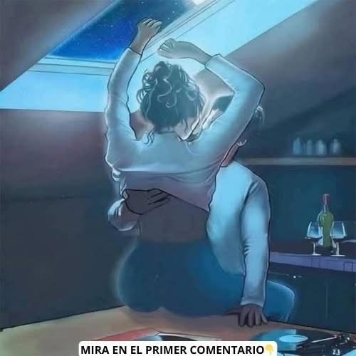 Personas abrazándose con una botella de vino cerca
