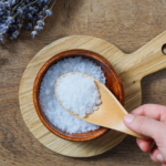 Sal de Epsom: alivio natural con solo dos cucharadas al día — beneficios, usos y precauciones