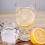 Bicarbonato con Limón: Beneficios Reales, Riesgos y Cuándo Evitar Esta Mezcla