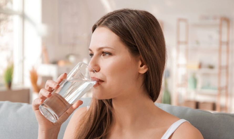 Agua e Hidratación: Por Qué Beber Suficiente Puede Mejorar tu Bienestar Diario