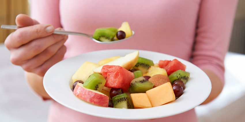 Frutas y Salud: Por Qué los Nutriólogos Recomiendan Comerlas sin Creer en Curas Milagrosas