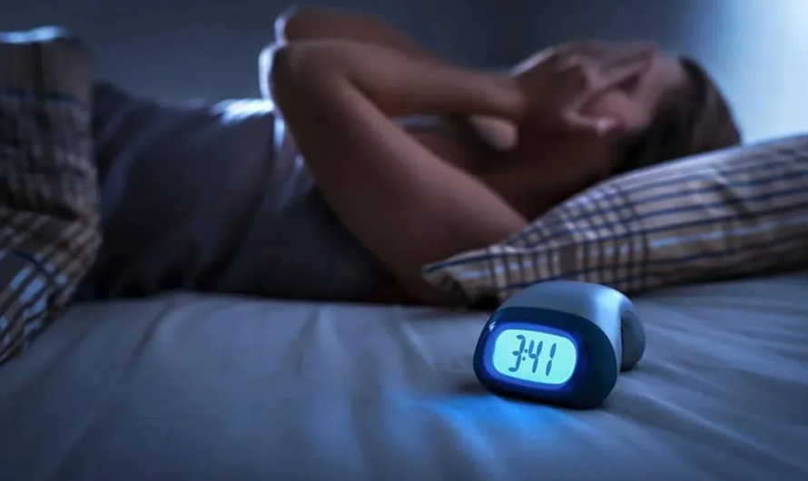 Despertarse a las 3 o 4 de la Madrugada: Causas Comunes y Qué Puedes Hacer para Dormir Mejor